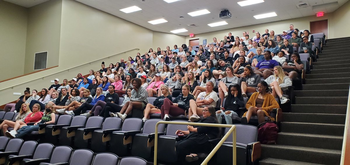 UCA_SAAC's tweet photo. What a great night for our female student-athletes! We brought in panel of 4 former female student-athletes, all in our Sports Hall of Fame to discuss &amp; answer questions about how they got where they are &amp; the role being a student-athlete played! https://t.co/RkSiZh7le1