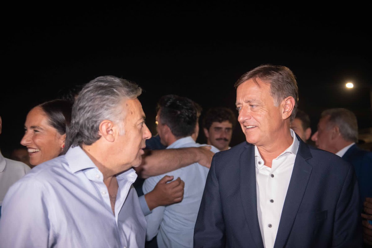 Realizamos un simulacro de rescate aéreo en el único helipunto de Mendoza que permite maniobras nocturnas. A partir de hoy todos los mendocinos cuentan con en esta herramienta en caso de emergencia. <a href="/MIglesias2019/">Marcelino Iglesias</a> @rodysuarez <a href="/alfredocornejo/">Alfredo Cornejo</a> #Guaymallen #Mendoza #DefensaCivil