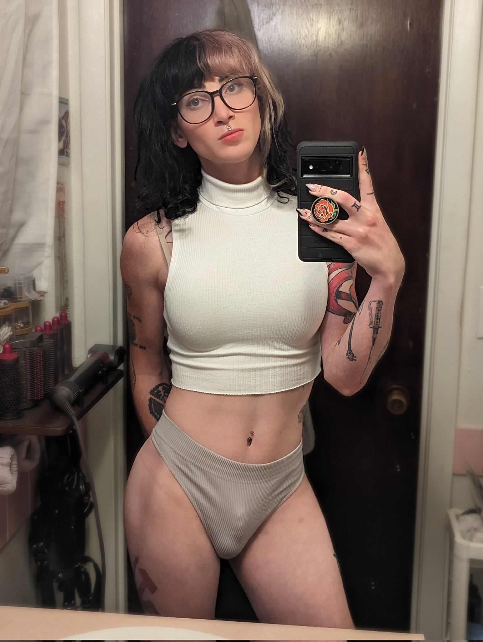 violet valentine on Twitter: quot rt if u like girlbulge 💜 https://t co