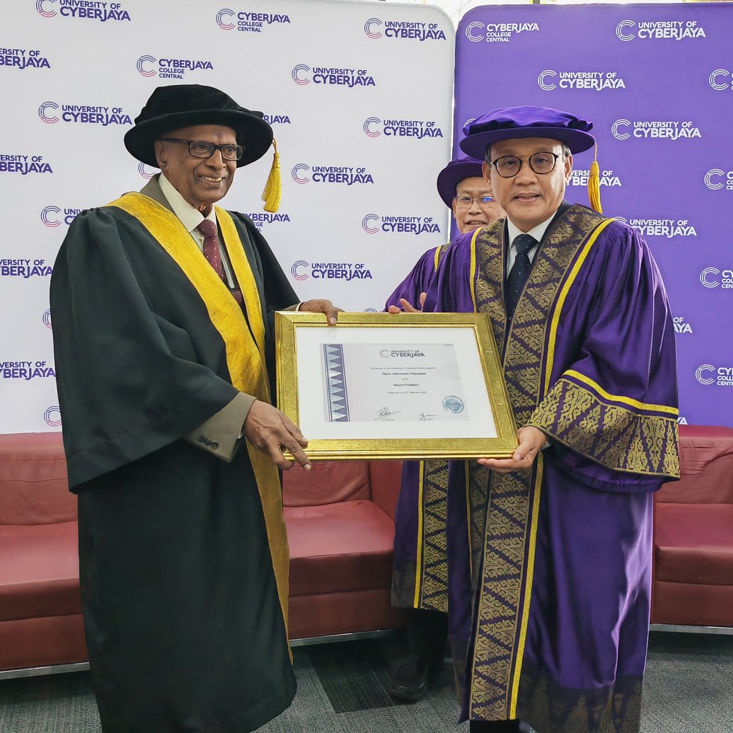 UniCyberjaya's tweet photo. We are pleased to appoint Datuk Lakshmanan Meyyapan the role of Adjunct Professor at University of Cyberjaya! To celebrate this event, a special ceremony was held last Saturday at our university library.
#UniCyberjaya #UoC #AdjunctProf #UnleashingChangemakers https://t.co/LSFPFbpwUT