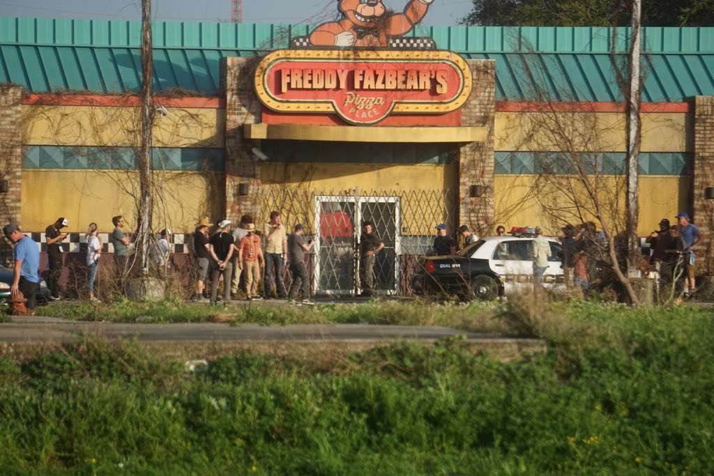 Fnaf Movie Filming 60 Photos - Moonagedaydream.film