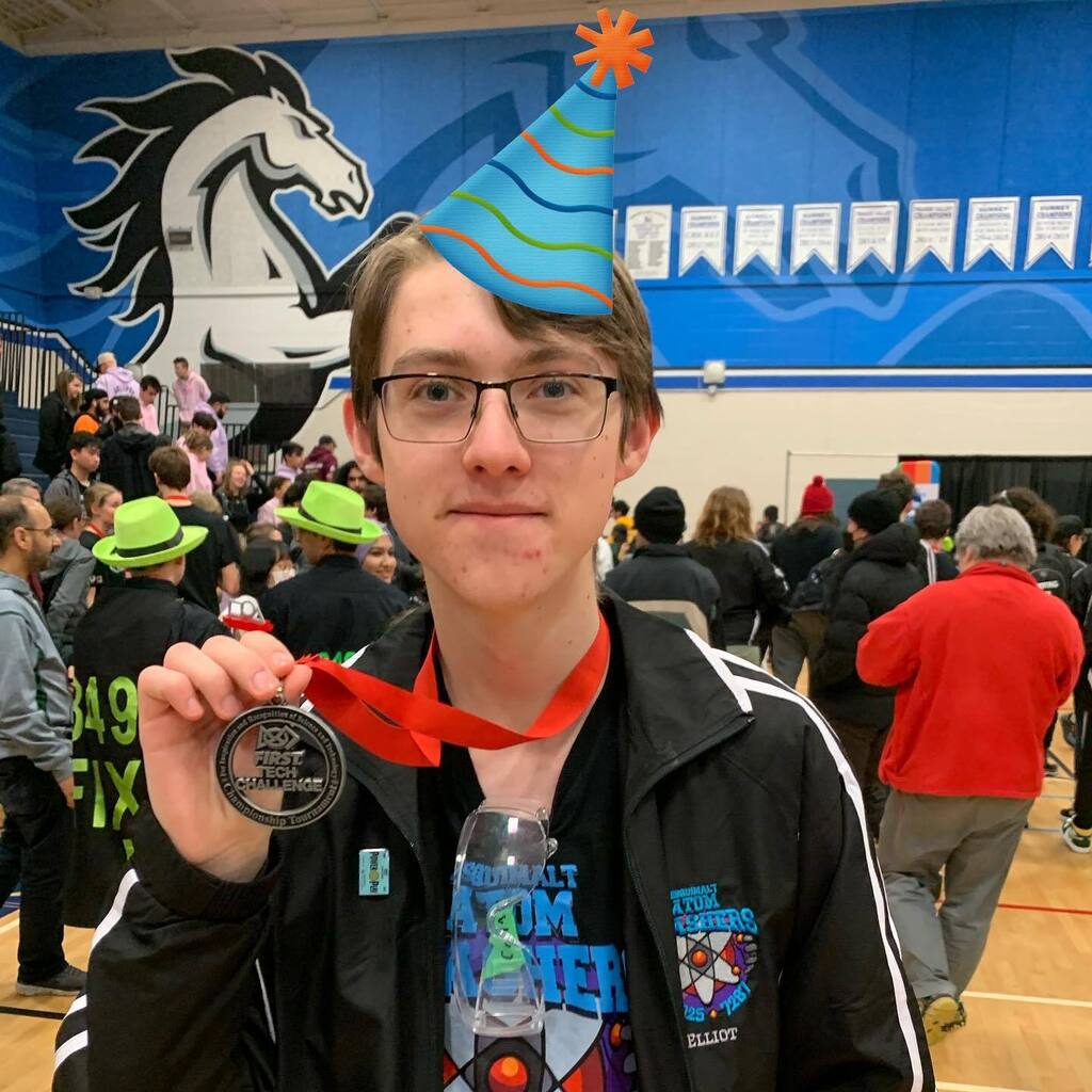 muddylaces's tweet image. Happy Birthday to Elliot! He turned 17 today. Woohoo. #happybirthday #kidsaregrowingup instagr.am/p/CpMHGFhLUsY/