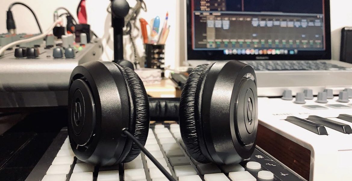 Necesitas una sala de studio disponible en cualquier horario y cerca de la universidad San Francisco?