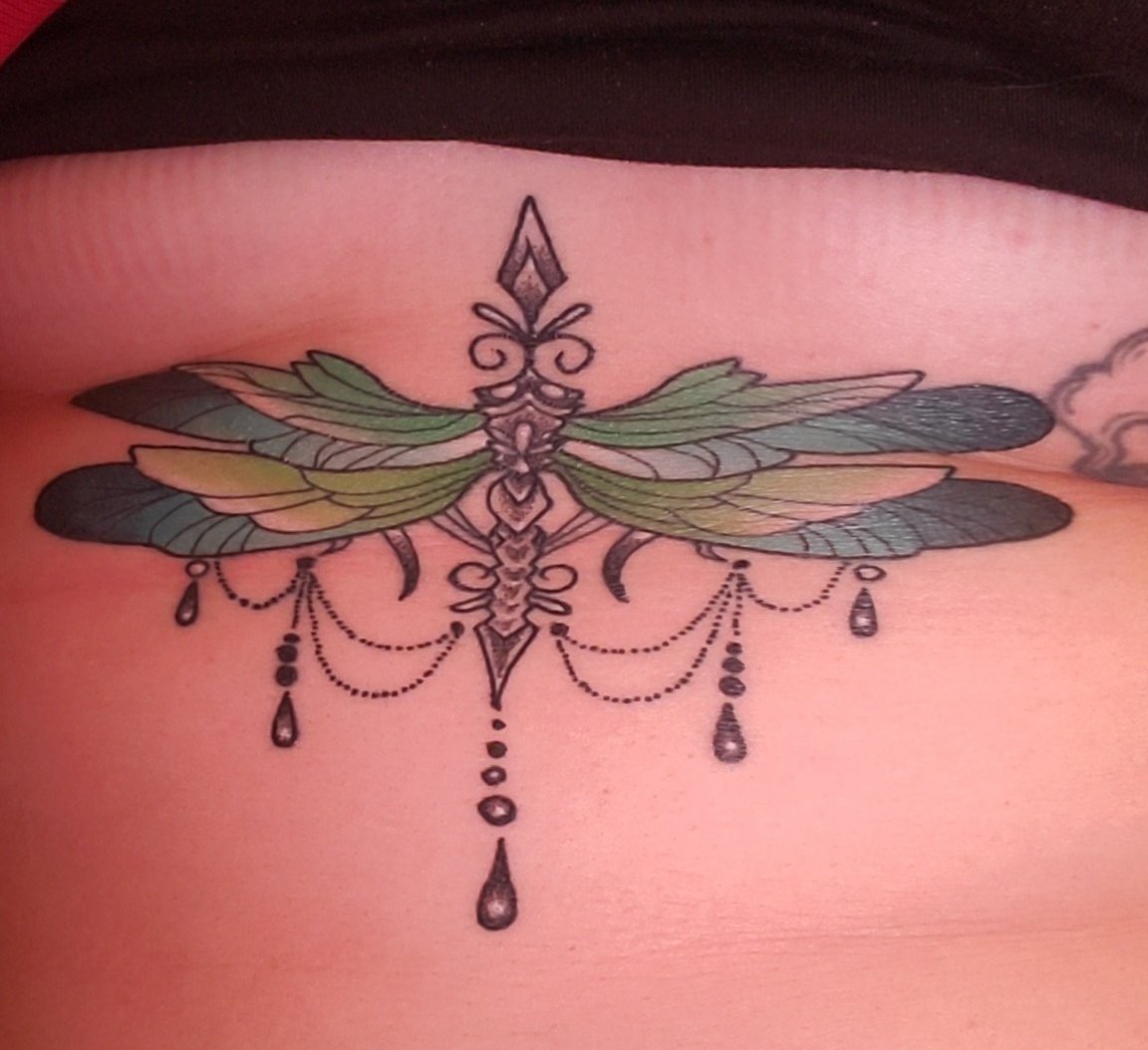 ThatBeachKy's tweet photo. New tattoo reveal.. I love it soo much!! #dragonfly #dermaskin #newtattoo https://t.co/0Qyii1PP0a