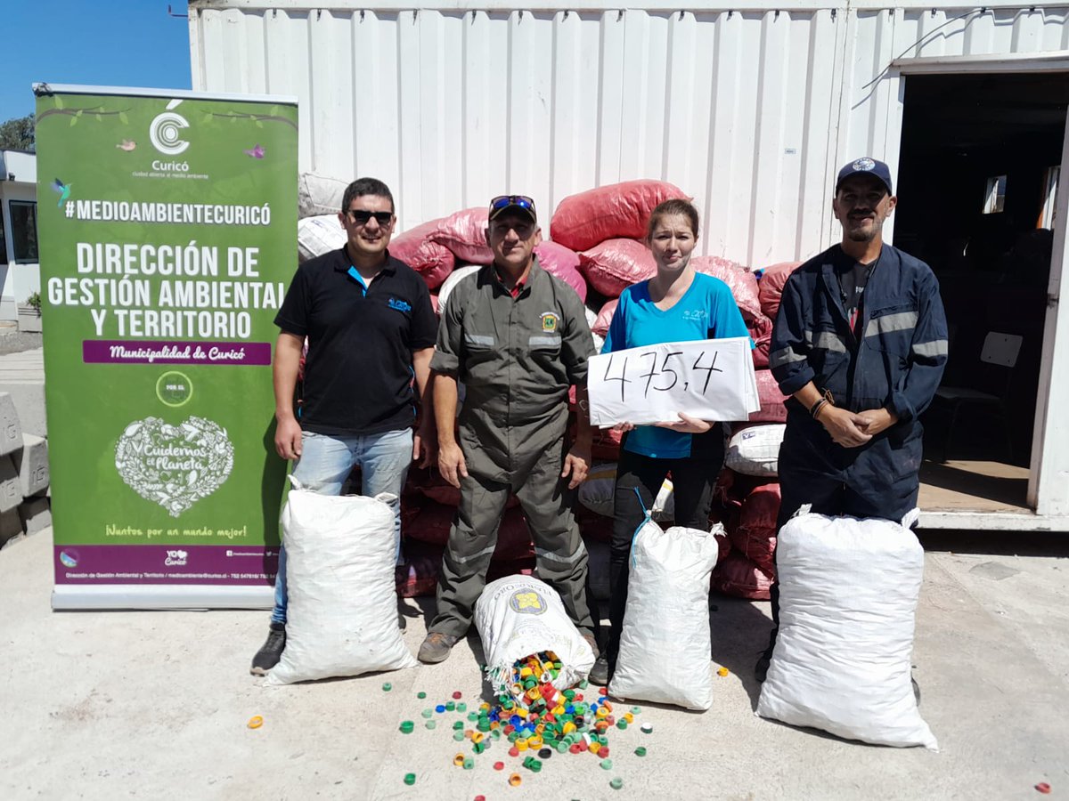 CHICASDECALIPSO's tweet photo. El día de hoy se hizo entrega de tapitas, donadas por el #ConsultorioAstaburuaga, #Vecinos y la #CuartaComisaria de #Talca. Fueron entregadas por nuestra compañera de zona junto a su esposo quien es parte de nuestro #StaffCalipso 👏👏💙💙
@CHAYANNEMUSIC
@juntatustapitaD https://t.co/gMdVuZ7cpY
