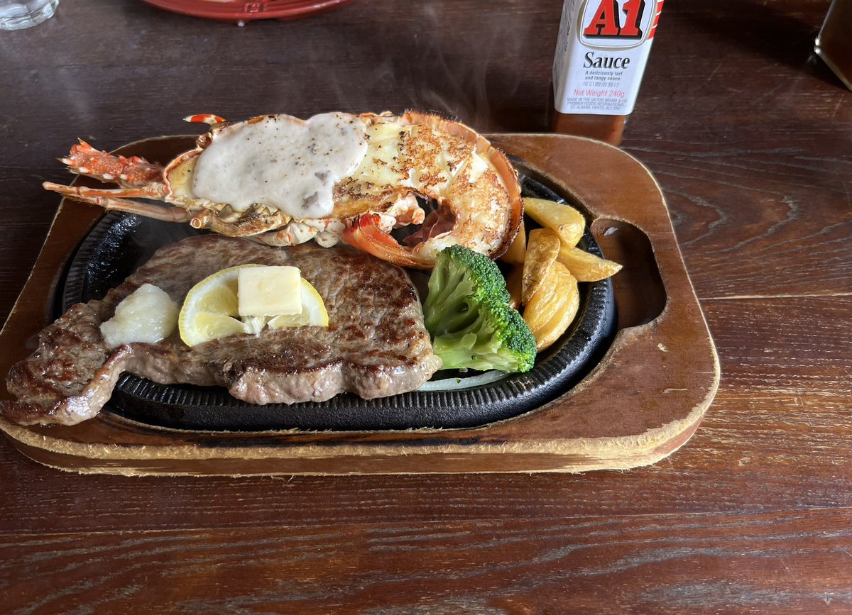 沖縄でステーキ食べてます🥩
（飯テロすいません）