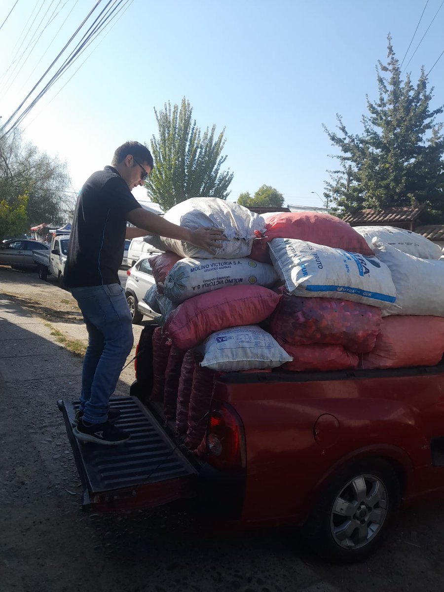 CHICASDECALIPSO's tweet photo. El día de hoy se hizo entrega de tapitas, donadas por el #ConsultorioAstaburuaga, #Vecinos y la #CuartaComisaria de #Talca. Fueron entregadas por nuestra compañera de zona junto a su esposo quien es parte de nuestro #StaffCalipso 👏👏💙💙
@CHAYANNEMUSIC
@juntatustapitaD https://t.co/gMdVuZ7cpY