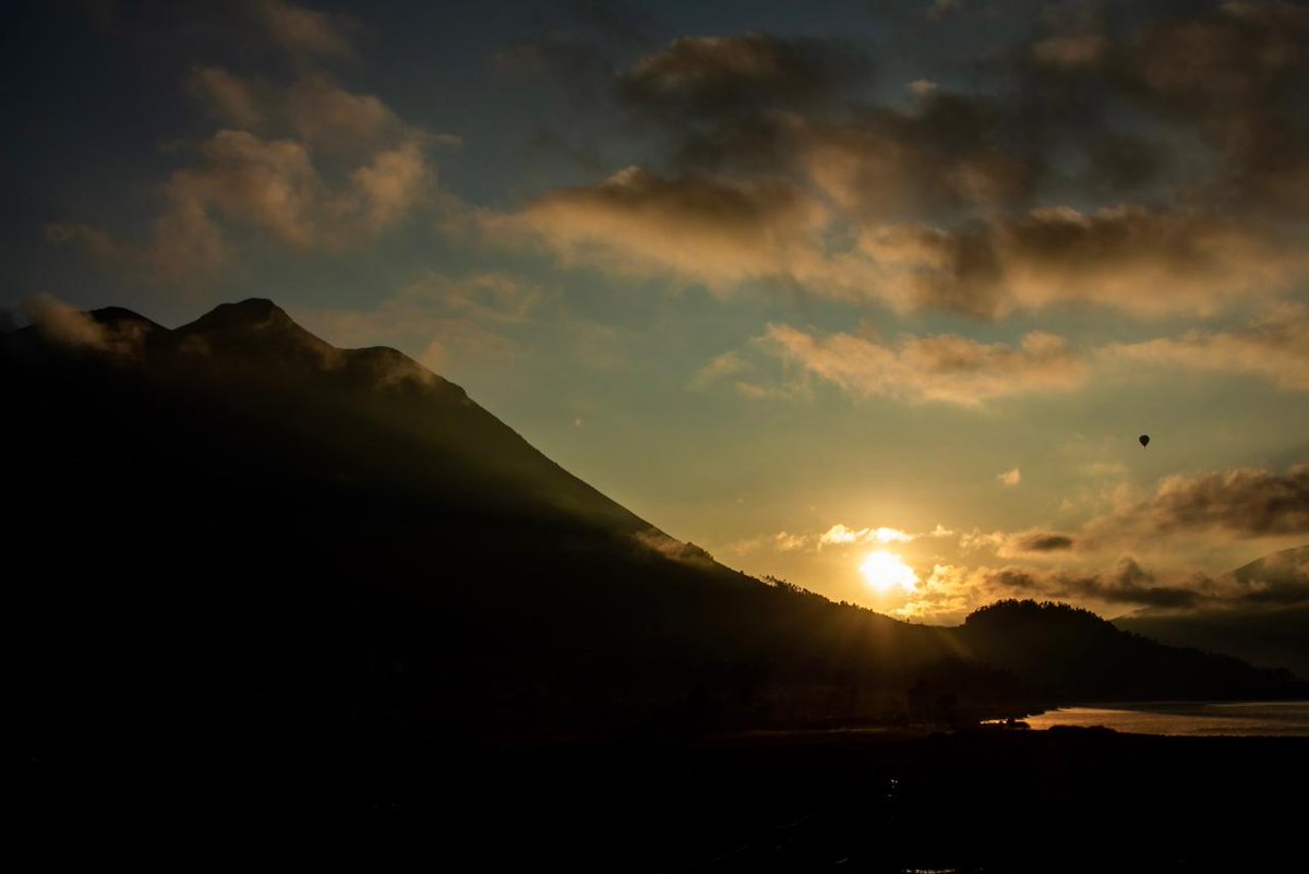 Flying over the magical Andean landscapes of Ecuador - Lago San Pablo - Imbabura Volcano.
 
#ecuadortravel #ecuador #galapagos #adventure #peru #colombia #southamerica #photography #couplegoals #BUCKETLIST #quito #mitaddelmundo #hotairballoon #ballooning #bewellinecuador
