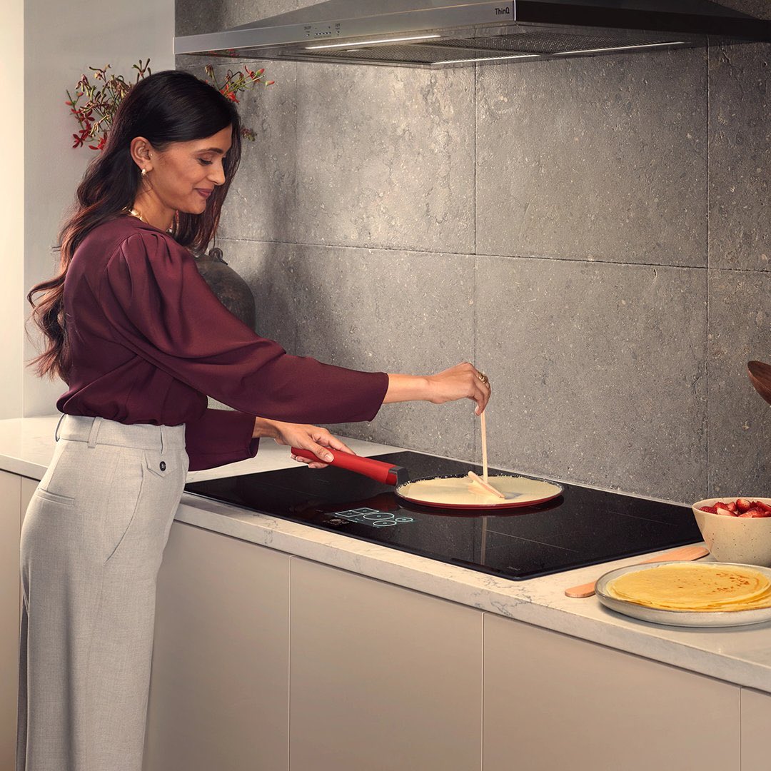 Five powerful burners🔥One flex 💪 cooking zone! So many happy 😄 guest! #LGSTUDIO #LGUS #LGFam