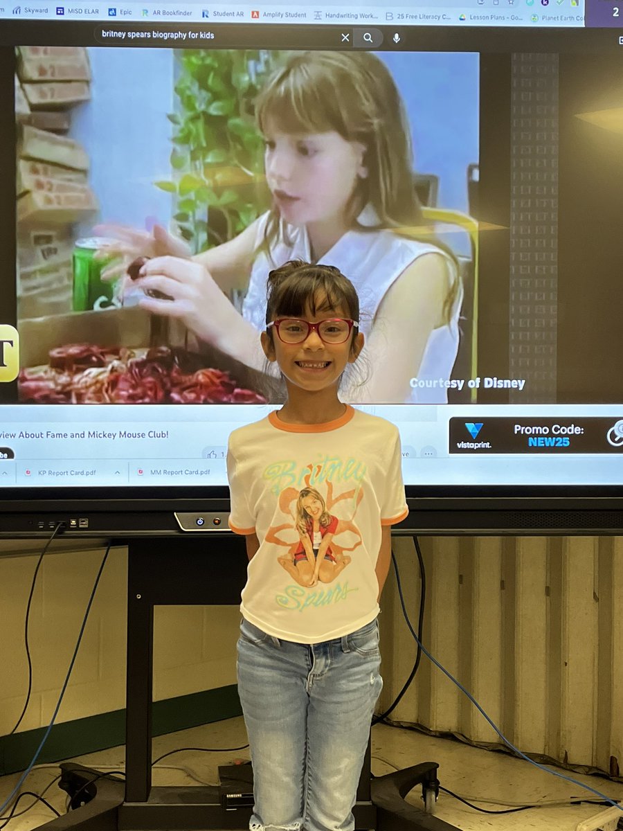 Learning about Britney Spears for Read Across America Week: Celebrating Biographies. <a href="/britneyspears/">Britney Spears 🌹🚀</a> <a href="/warriors112/">Wilson Elementary</a> #warriortribe112