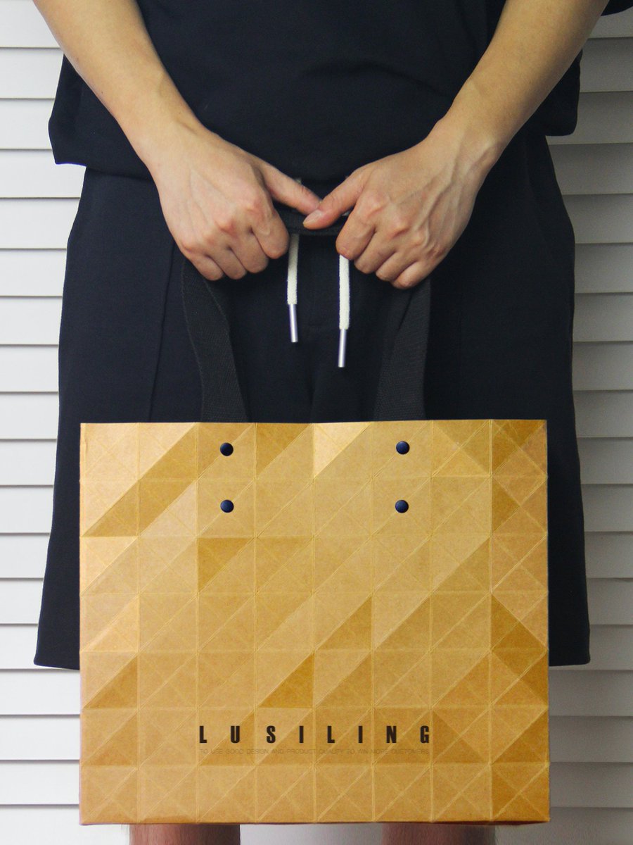 PaperhouseLihe's tweet image. New kraft paper bag design !🥳🥳
Provide paper box design,production and door-door shipping service ! 😎😎
If you want to implement your design,DM or leave me message.🥰🥰
#paperbox #kraftpaperbag #paperboxdesign #kraftpaper #shoppingbag #custombag #packaging #recyclebag #ecobag
