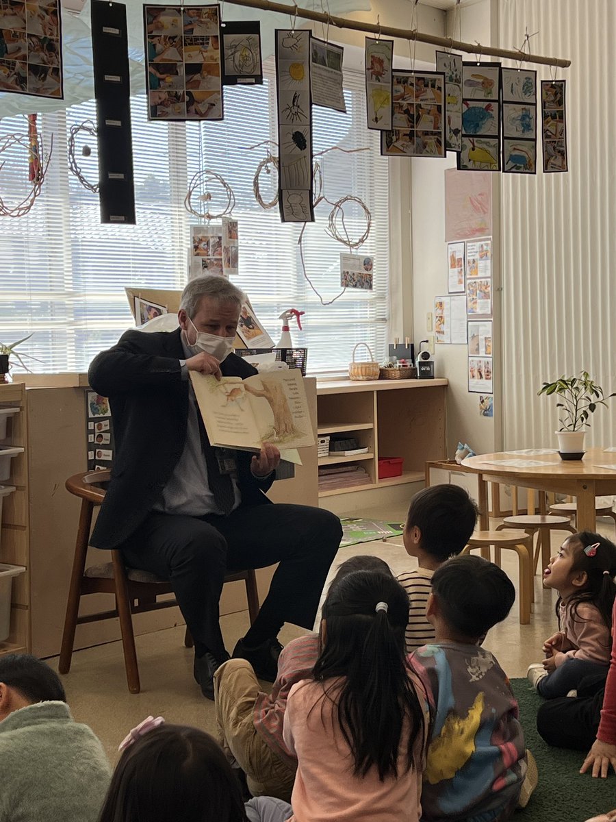 NIS_ELC's tweet image. How high do you love someone? How wide do you love someone? Mr. Parr came to read a book in the ELC today and posed the question, "You can guess how many books are on the shelf but can you guess how much someone loves you?" #NISinquire #guestreader #love