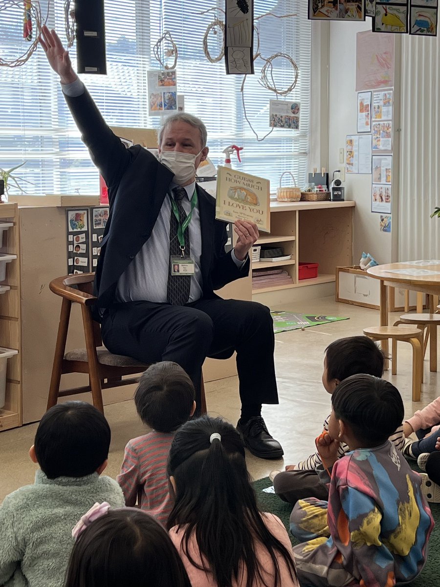 NIS_ELC's tweet image. How high do you love someone? How wide do you love someone? Mr. Parr came to read a book in the ELC today and posed the question, "You can guess how many books are on the shelf but can you guess how much someone loves you?" #NISinquire #guestreader #love