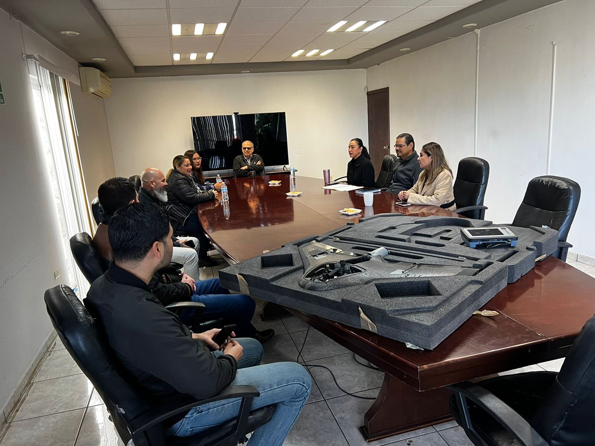 JuntaCaminosES's tweet photo. Hoy la Junta de Caminos de Sonora #JCES realizó la donación de un Dron al @conalep_sonora plantel San Luis Río Colorado, para reparación e investigación, fortaleciendo y apoyando así la educación en #Sonora #TierradeOportunidades. @lalopachecog https://t.co/zmqACxjaXS