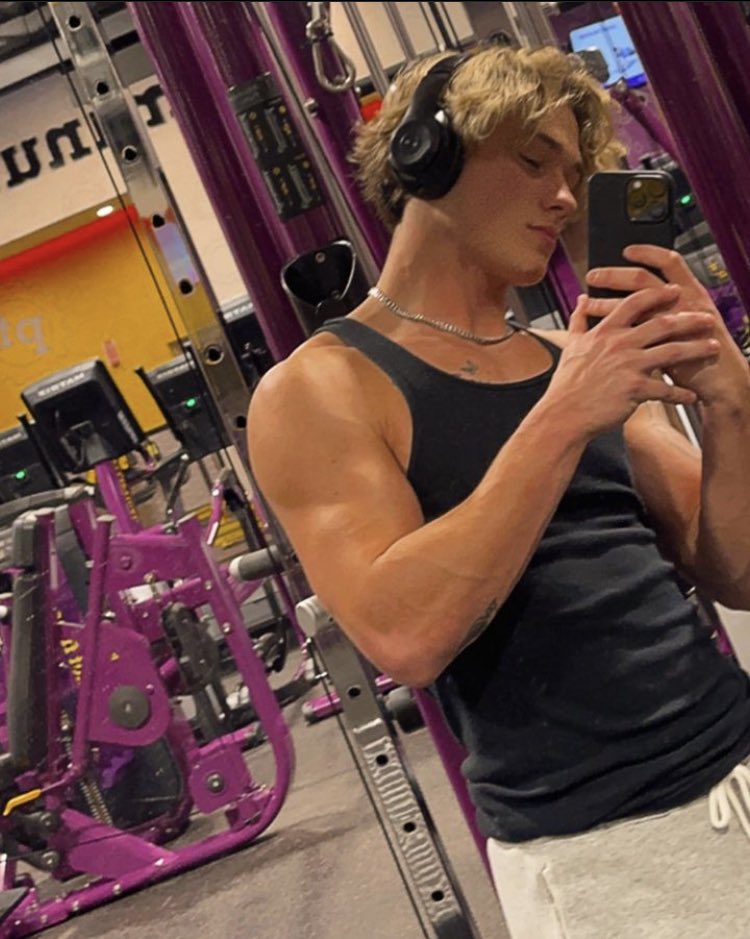 teoweasley's tweet photo. Corte gymrat https://t.co/xLxrvmld3K