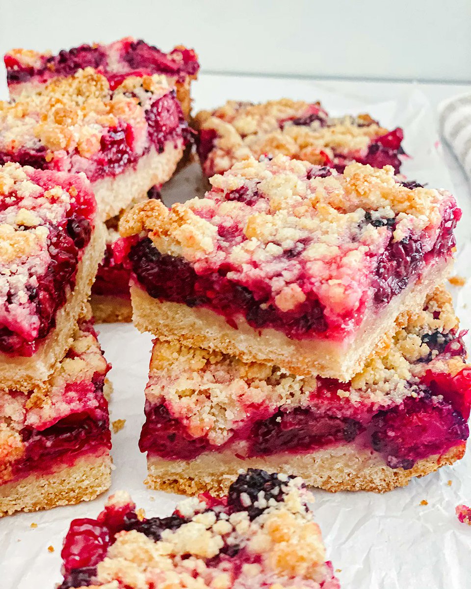 oregonberries's tweet photo. These Cinnamon Blackberry Crumb Bars by Shannon of Plum Street Collective are filled with gooey sweet blackberries & loads of cinnamon crumble topping. Really easy + really good. 🤩
https://t.co/D0cGfoWmWa
#oregonberries #blackberries #berrycrumble #bakingathome #blackberrypie https://t.co/5sl3f5n1F7