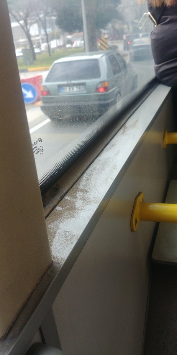 edis3833's tweet photo. Her otobüse bir kova bez falan bırakında yolculuk boyu otobüsü temizleyelim. @baskanzorluoglu @TrabzonValilik @TrabzonBelTr https://t.co/SEcEzl9Jv6