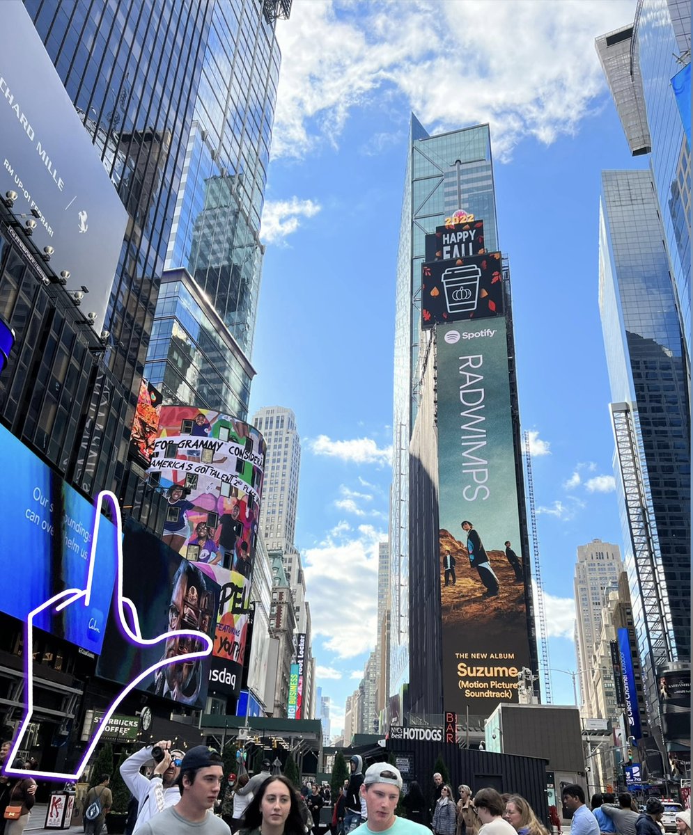 NY Time square 🌭🌮🍔🍟🍕🥞🥯🧇🧁🍩🍷🍾  
(been busy and have no time to go out 😭.. this picture was taken few months ago 😅) 
@layzhang @LayZhangBase 
#LoveLayWorldwide 💜💜 🇺🇸