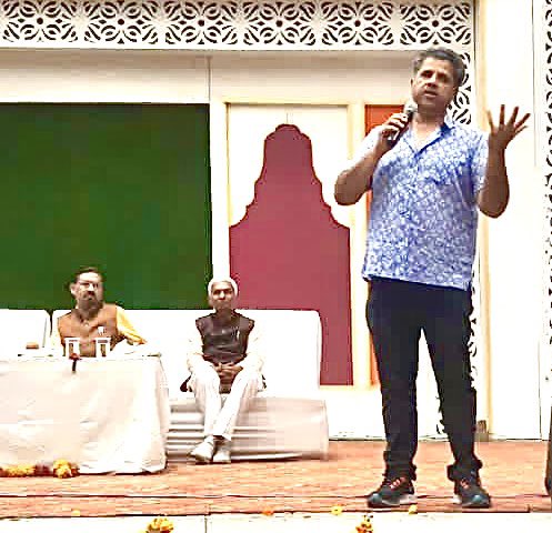 satyanveshan's tweet photo. भिंड,मध्य प्रदेश के 700 अधिक संख्या में हिन्दू समाज ने महाराणाओं की यशोगाथा,पाकिस्तानी हिन्दुओं की दुर्दशा व धर्मान्श पर मेरी बात को अद्भुत प्रेम व धैर्य से सुना।
हिन्दू समाज एक अभूतपूर्व जागृति के मुंहाने पर खड़ा है।
माफिया की पराजय व हिन्दू धर्म की विजय निश्चित है।
हर हर महादेव https://t.co/3dmQQjZIRj