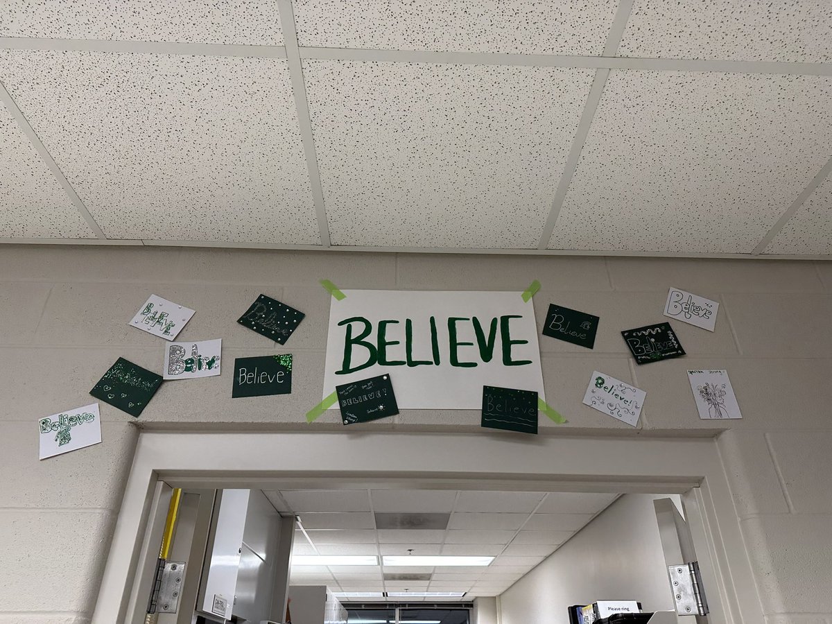 I got to see my students for the first time in two weeks tonight. The Believe Wall is getting bigger. My heart is so full 💚🤍 @michiganstateu @MSUNatSci @TedLasso @msupsl @lymanbriggs