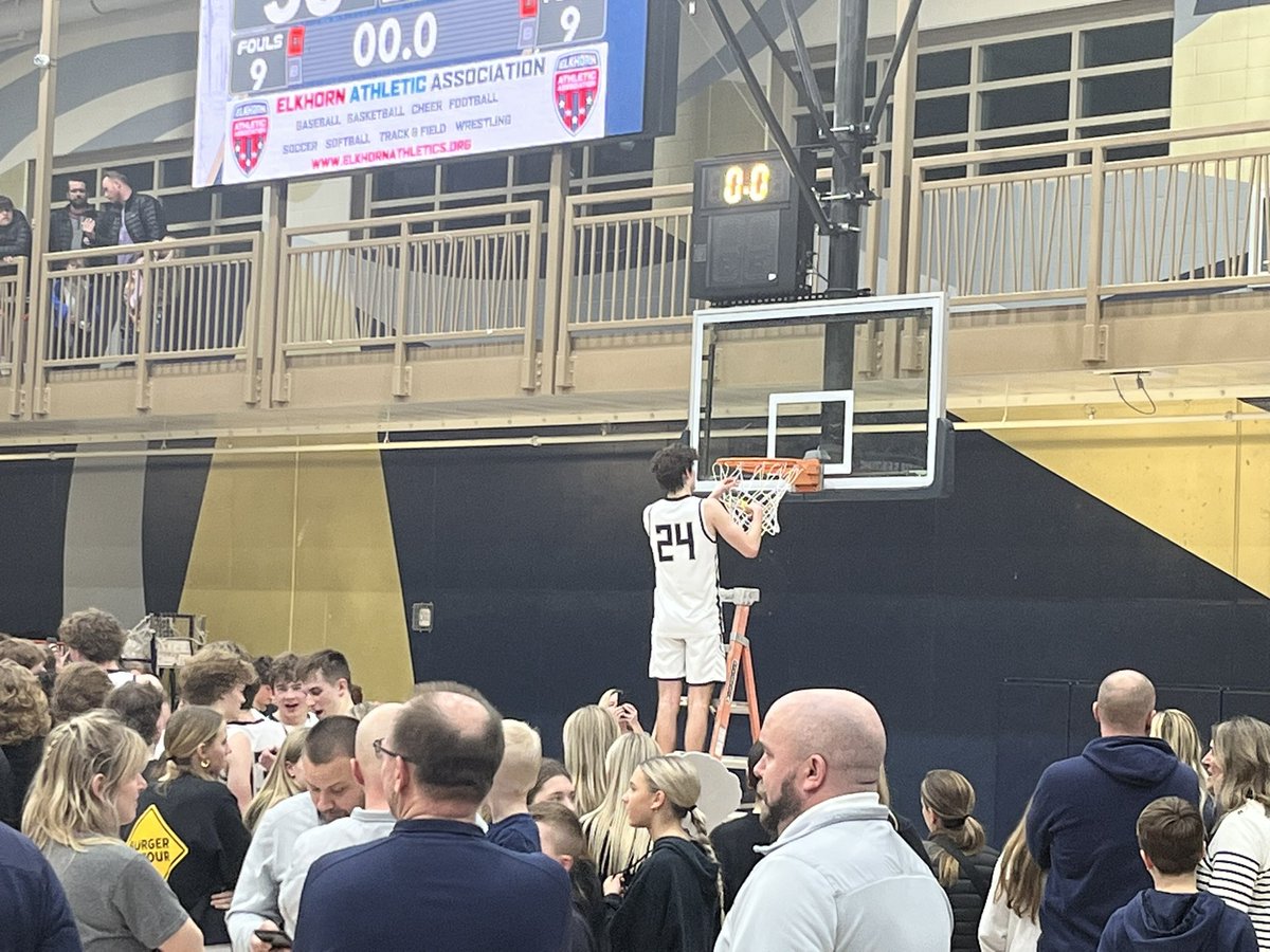 JacobPadilla_'s tweet photo. Got to watch three of my @OSACrusaders punch their ticket to state tonight.

Rough shooting night for both teams, but all three made some huge plays in the fourth to pull out a close win. Proud of everything these guys have accomplished this season with @eshsstormbball. https://t.co/gGBgcmJNdU