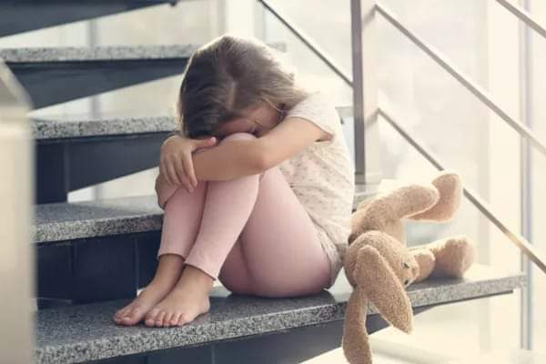 AJolines's tweet photo. ▶️-"Él se lo pierde", me dijeron toda mi niñez ante cada lágrima que derramaba por él. Porque yo no tenia un papá como mis amigas.
-"Él se lo pierde", le dijeron a mi madre ... Mientras enloquecía e intentaba hacerme creer que no era tan grave. Mientras dos manos no le alcanzaban https://t.co/awJrBbUFKI