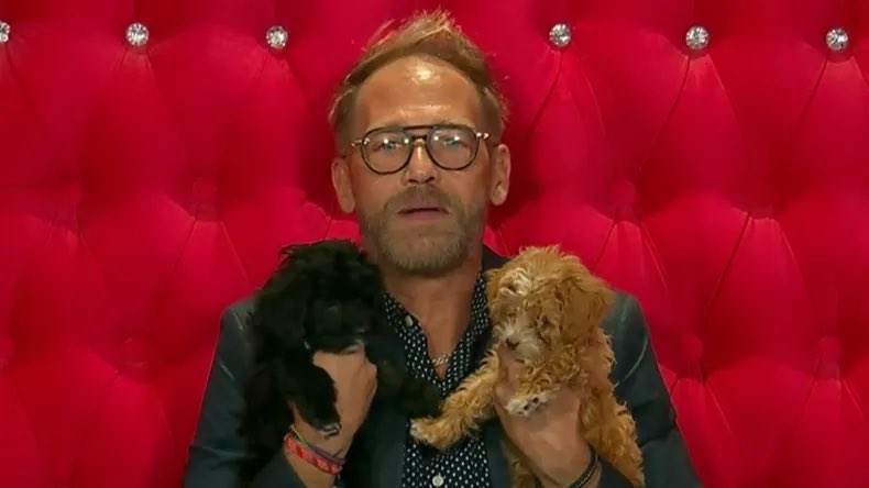 gh_trivia's tweet photo. ¿Quien queres que gane el liderazgo? 

🔁 Rodo, papa de Nacho. 

❤️ Valen, hermana de Marcos. 

#GranHermano 
👉🏻 https://t.co/X6jh26DYBU https://t.co/exfiac7kNd
