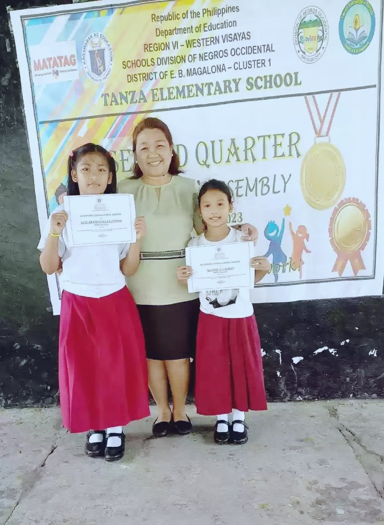 Congrats nangnang 😘😘😘you make us proud 👏👏👏#withhonors #elementary #grade4