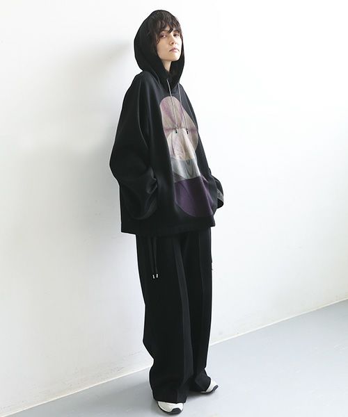 Palmmaisonstore's tweet photo. Echokeep Hoodie [HO01-black]
#HATRA 

Albatro designによる実験的なプリントを施したプルオーバーパーカ。磁場をモチーフとしたグラフィックで無数の線の重なりで磁場を表現しています。 

https://t.co/mIP3zoMQxf https://t.co/zDlXuAps6h