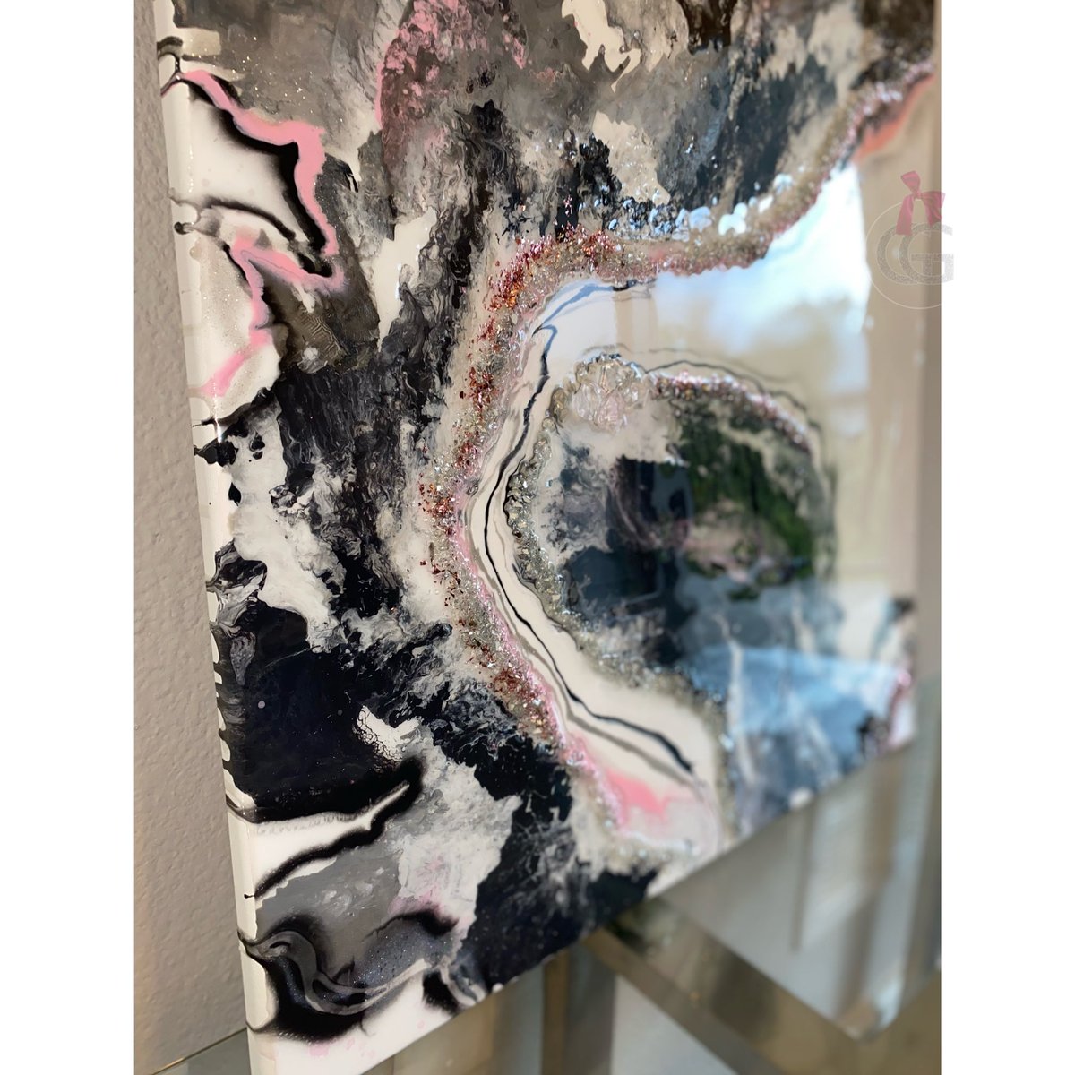 Let us add some 𝓼𝓱𝓲𝓷𝓮 to your home decor✨

DM for inquiries or visit our site for more info.

giftsofgabb.bigcartel.com/custom-orders

•

#fineart #crystalart #luxuryart #homedecor #3dartist #wallart #tallahassee #artforsale #interiordesign #fluidart #geodepainting #resinpainting
