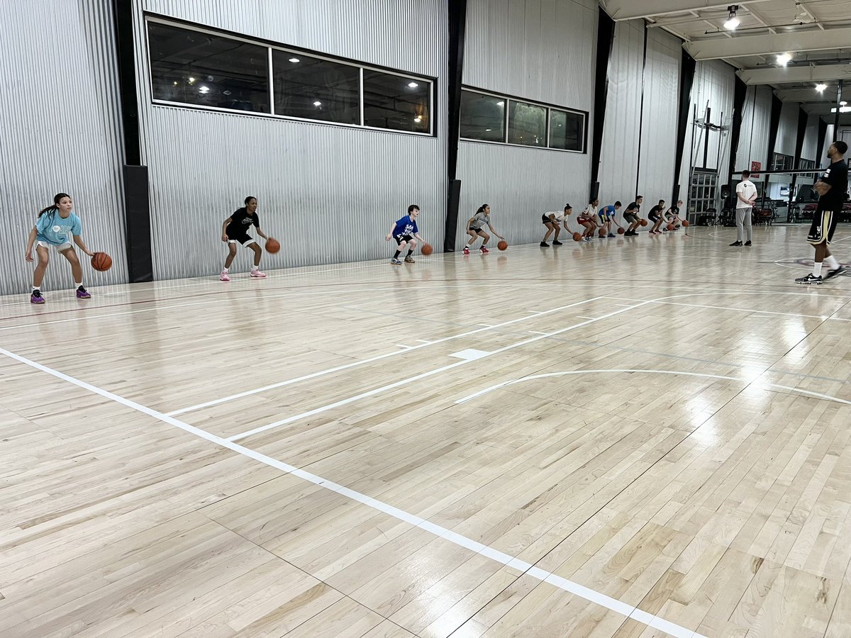 gvbacademy's tweet image. Got in some great work with @JRD_Huskers tonight. Appreciate how hard this group worked. They definitely got better! #SkillWORK 📈🔥