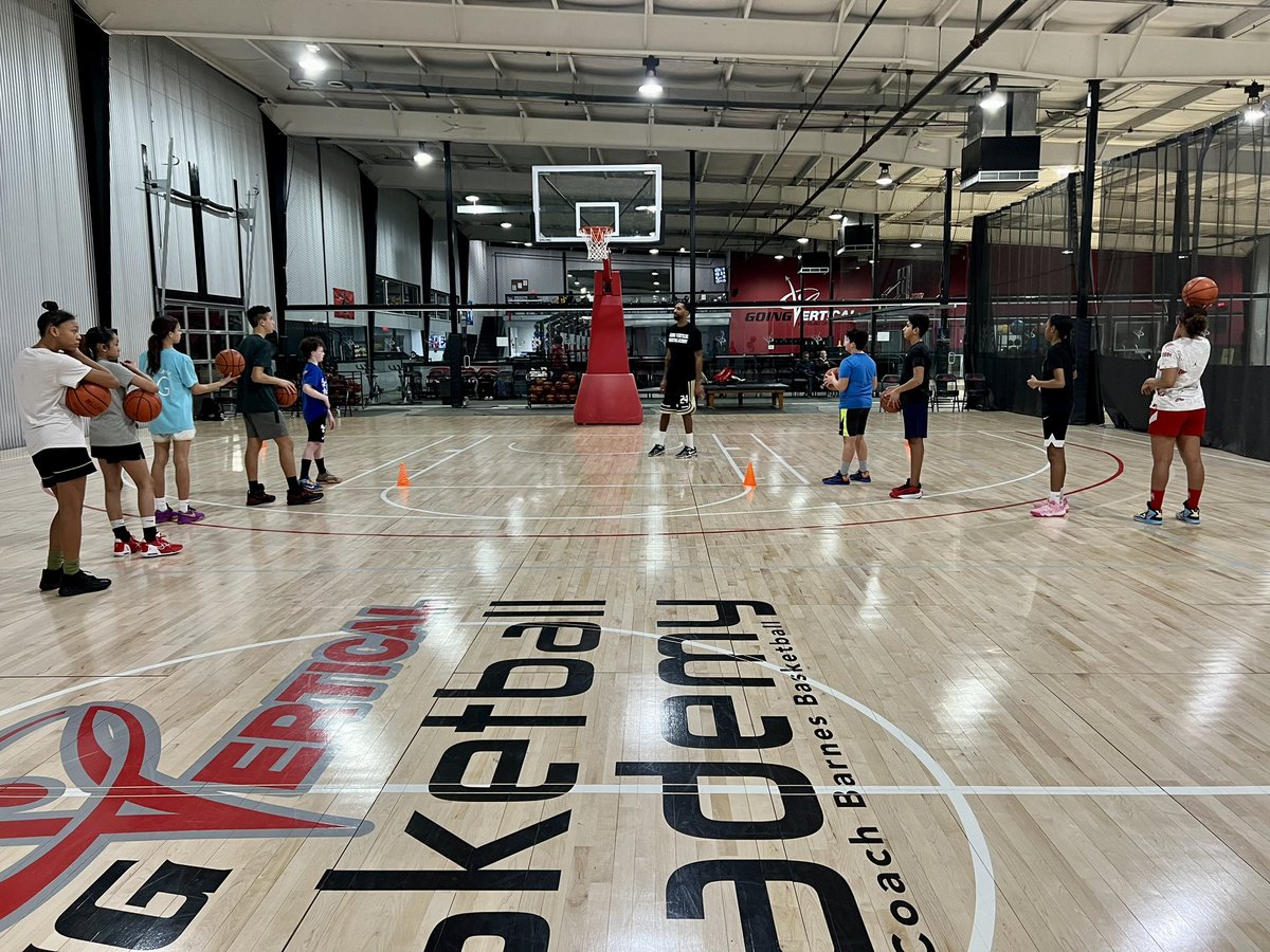 gvbacademy's tweet image. Got in some great work with @JRD_Huskers tonight. Appreciate how hard this group worked. They definitely got better! #SkillWORK 📈🔥