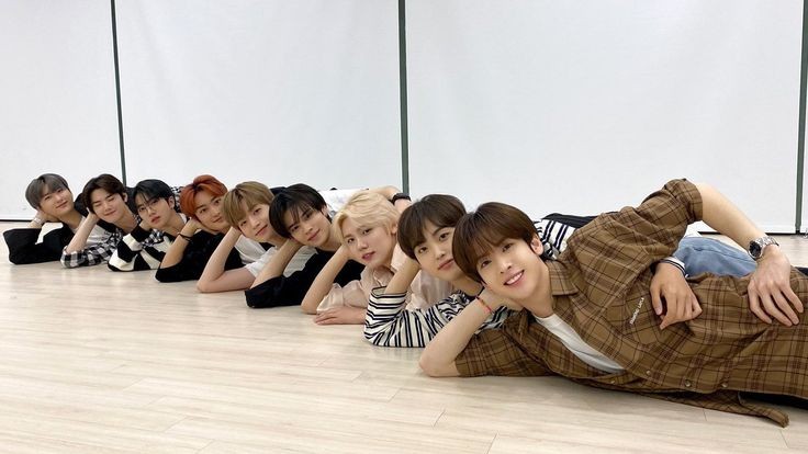seongmin_bbg's tweet photo. —— Day 1 of #findingluvity
HELLOOO!!! im new to cravitytwt and looking for luvity moots 💞 i wanna be more active and support their next cb #MASTER_PIECE
pls help me like/rt THANKSS!! #LUVITY #CRAVITY #LookingForLuvity https://t.co/ObKNs3BEci
