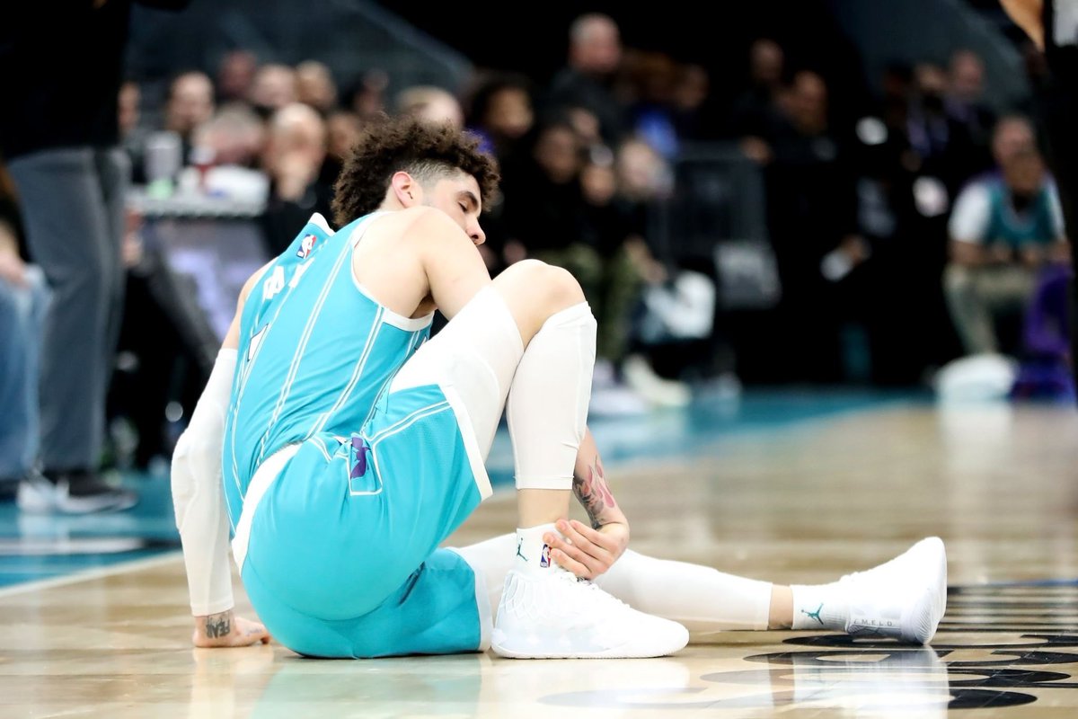 Meloleague's tweet photo. LaMelo is taking the same route that Curry did in his younger years… https://t.co/BCGds4UJxQ