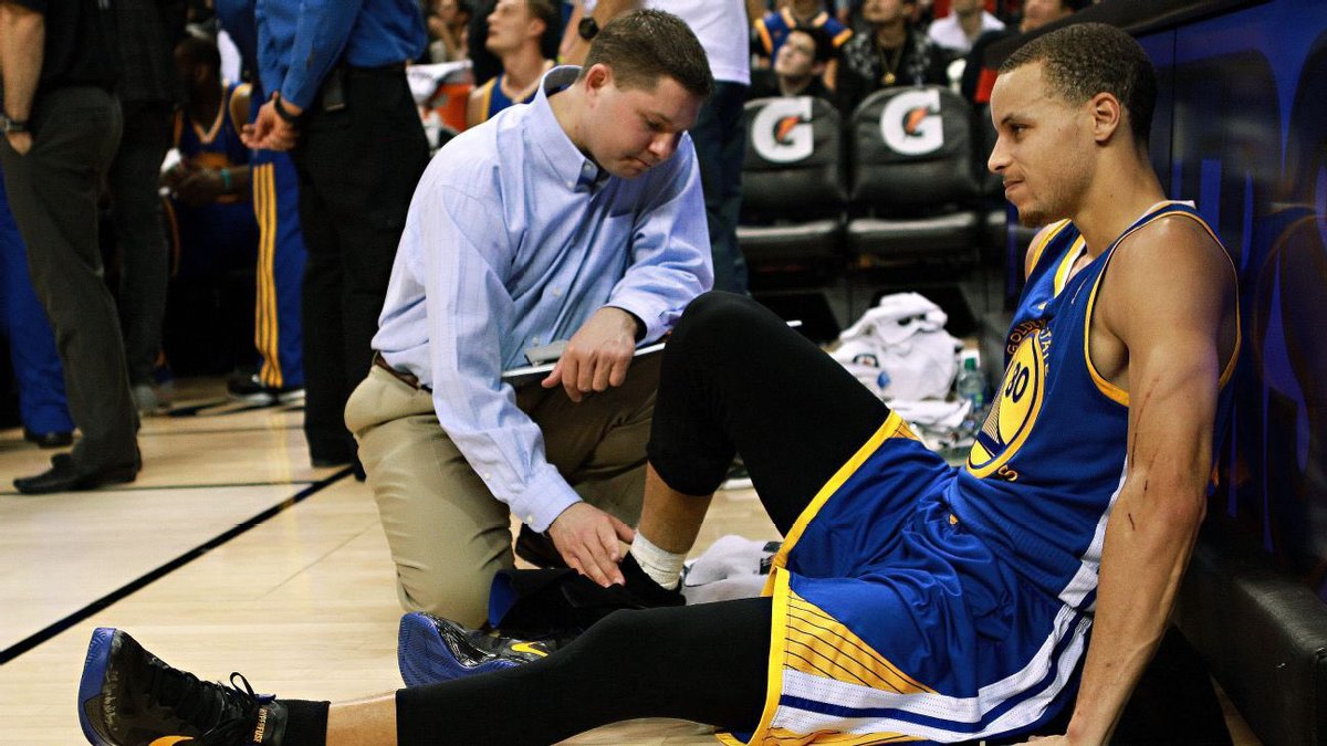 Meloleague's tweet photo. LaMelo is taking the same route that Curry did in his younger years… https://t.co/BCGds4UJxQ