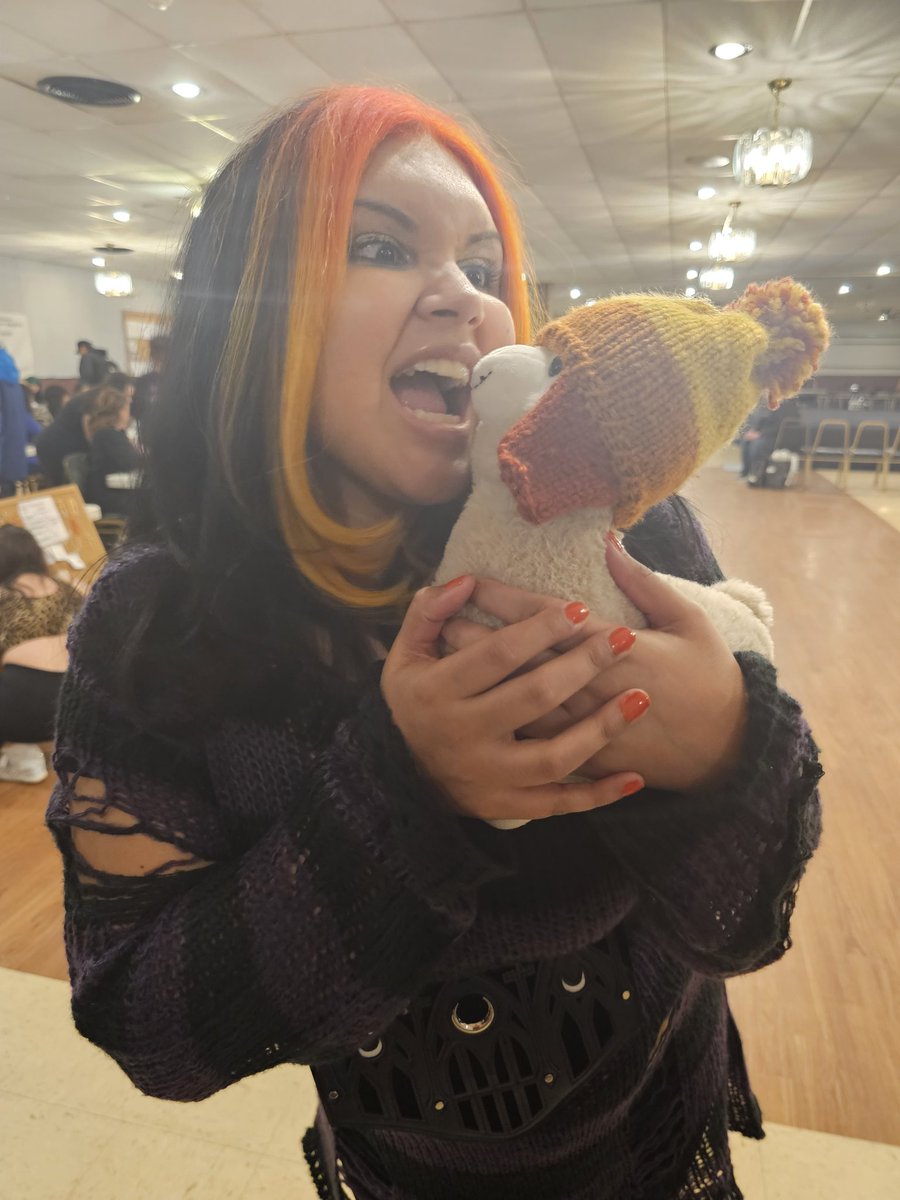 DavenisDisaster's tweet photo. Valentina Vazquez and Lorenzo Llama got into it before the show but they made up later. After they had snacks it was all love.
@Goddess Of War Wrestling
#hangryproblems
#llamalove
#Wrestlingllama
#travelllama
#simpreworking
#travelllama
#wrestlingllama
#simpreworking https://t.co/CJgkOaqrDK