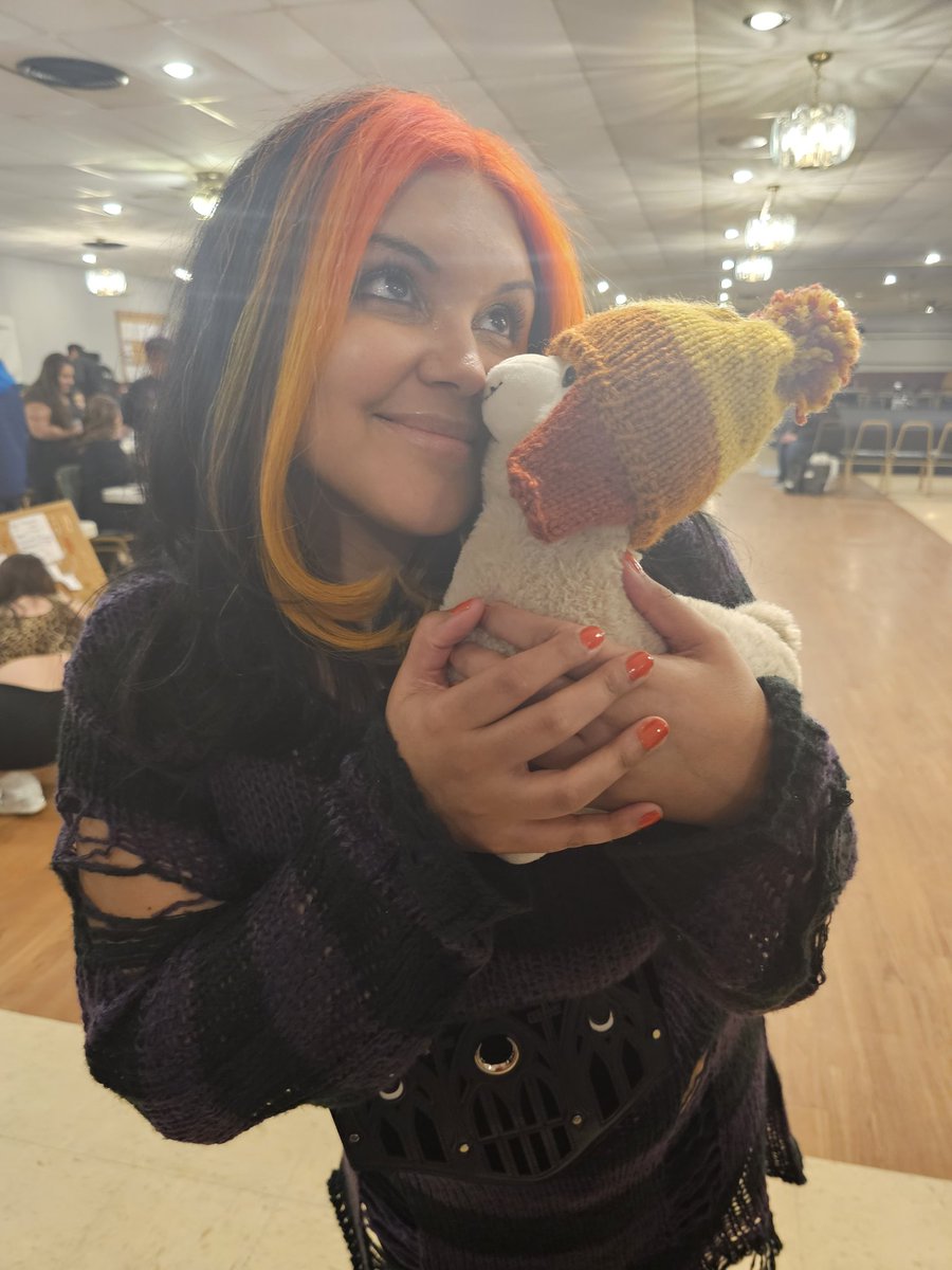 DavenisDisaster's tweet photo. Valentina Vazquez and Lorenzo Llama got into it before the show but they made up later. After they had snacks it was all love.
@Goddess Of War Wrestling
#hangryproblems
#llamalove
#Wrestlingllama
#travelllama
#simpreworking
#travelllama
#wrestlingllama
#simpreworking https://t.co/CJgkOaqrDK