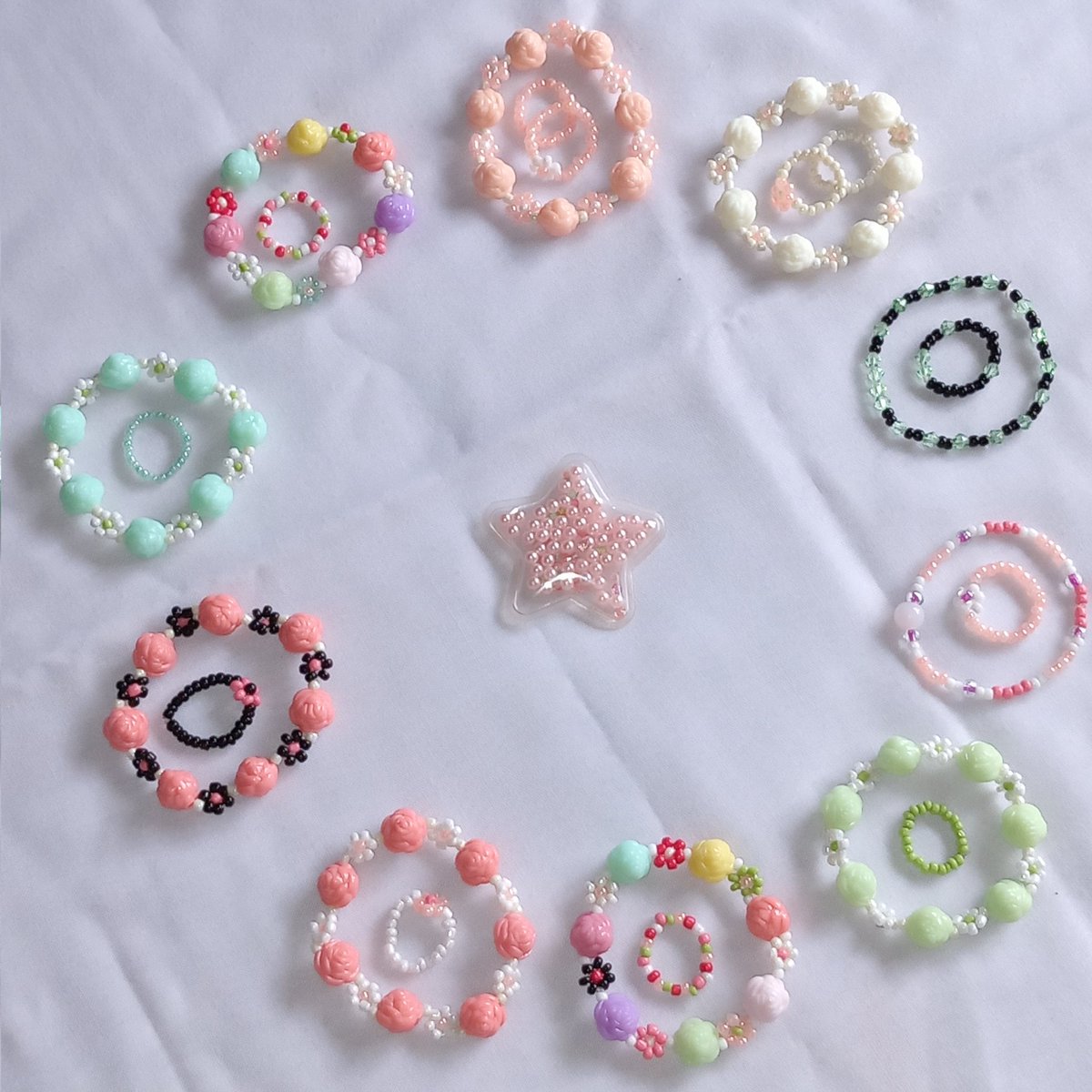 aphroditegrel's tweet photo. hi, aku wts bead bracelet, necklace, and ring start from 5k. klo gelang nya satuan nya 10k klo beli sepaket jadi 13k AJAAA LOWWW KRNA LGI DISKON FIRST LAUNCING 💖💖  bisa custom with ur own design and size ! 💭🛼 bisa custom kayak untk warna your fav grub jga, dm or shope in bio https://t.co/z7VHoicYa5