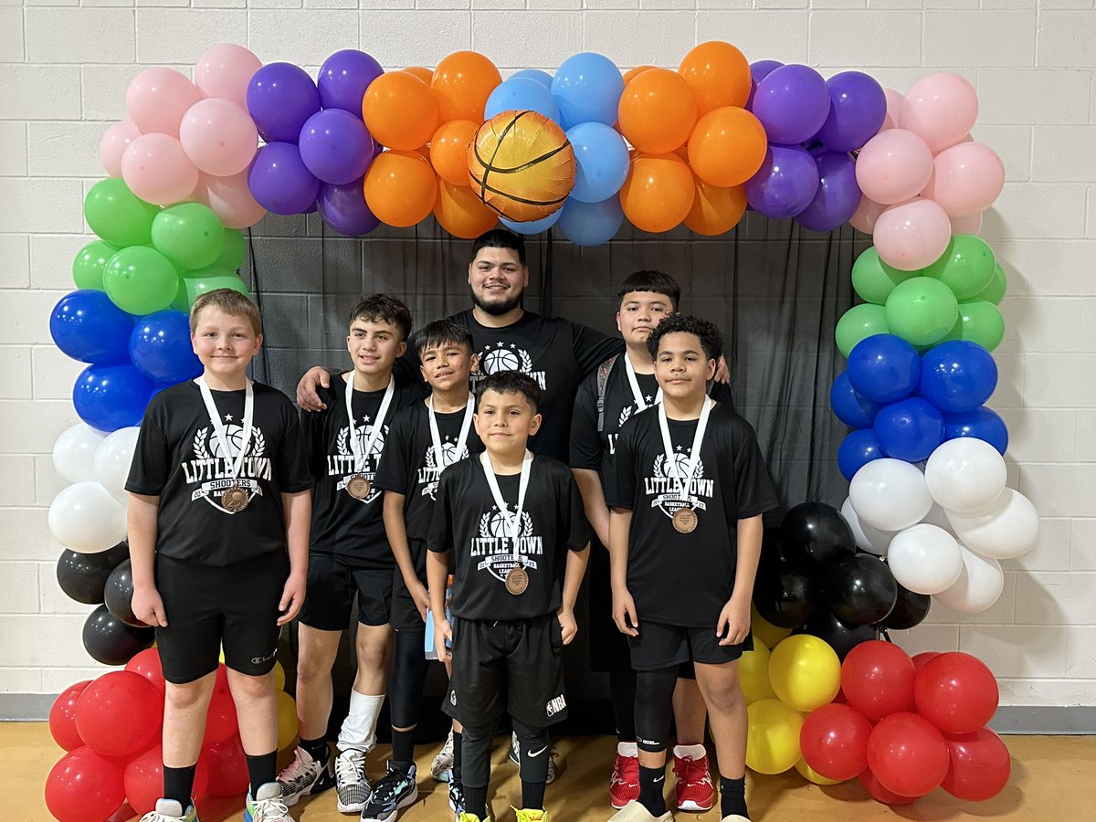 B_Traiiin72's tweet photo. 1st yr of coaching was GREAT! Szn came to an end as my boys &amp; I came up short yesterday in the playoffs after being the #1 seed.. We ended the season in 3rd place. 🥉I really hope I taught these boys more then just ball tho.🤞🏽❤️ 
Until next szn..Coach O. 🏀 #TeamMenace #4TheKids https://t.co/g3TZ6H1d0e