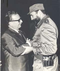 ElifValentina's tweet photo. 27 de febrero de 1959 #FidelPorSiempre en el Palacio Presidencial (hoy Museo de la Revolución), cena con Salvador Allende durante un receso de la reunión del Consejo de Ministros. https://t.co/tsy71Bslyg