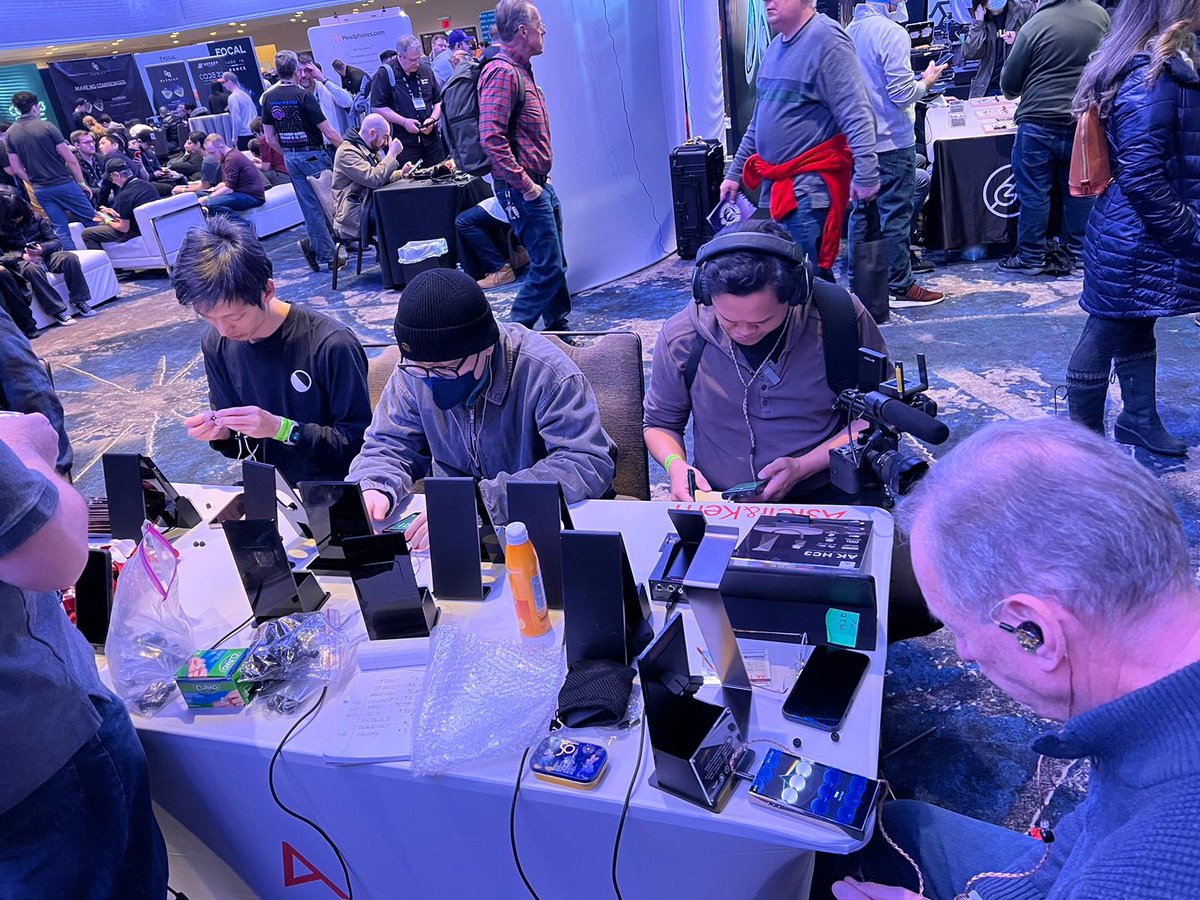 astell_kern's tweet photo. We wanted to thank everyone who visited us during CanJam NYC this weekend. It was great seeing the head-fi community together. See you all again soon! https://t.co/19fkavi4Bo