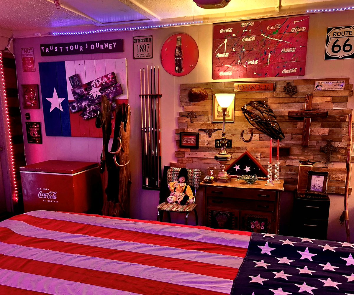 Outdoorguy64's tweet photo. The "BUNKER", my mancave got a facelift. I'm digging the update! #mancave #artistsontwitter #designs https://t.co/xRM7zSuzV5