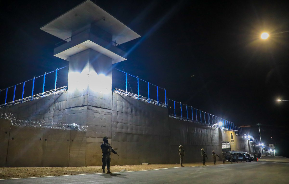 El Centro de Confinamiento del Terrorismo, no será, lo que en gobiernos pasados fue, un "hotel para pandilleros". Acá pagaran todas sus penas.