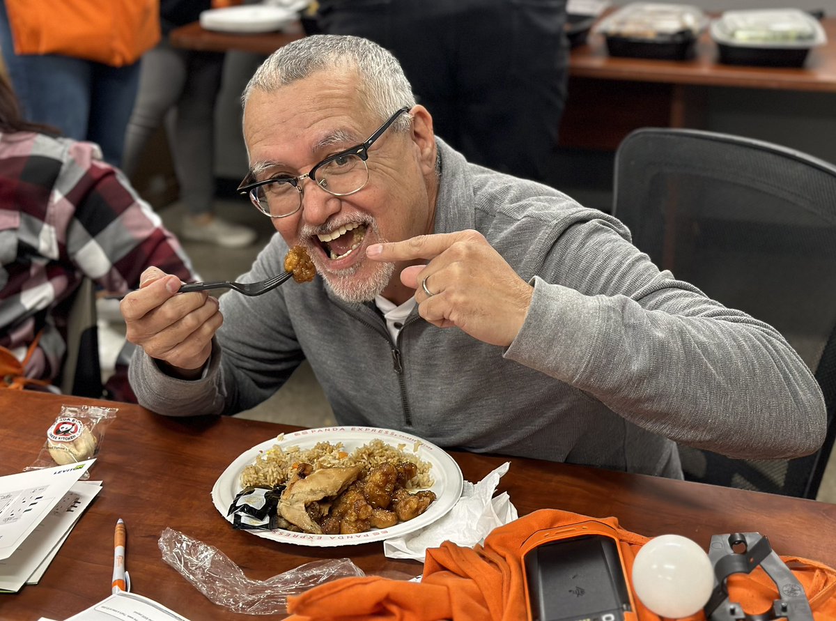 Brandi6371's tweet photo. Recognizing our amazing DS team with lunch, gift bags, and homers. We have amazing leaders at #485!!
#DSAppreciation
@Edmond0485 @NagyAndrew @ShawnMinkner @SandraD2429 @DepotRob @aboutthepigskin
#PMDPeopleFirst
#D287WeAreTheBar #D287StrongerTogether
#FearUs485 https://t.co/z9dOXIGxtm