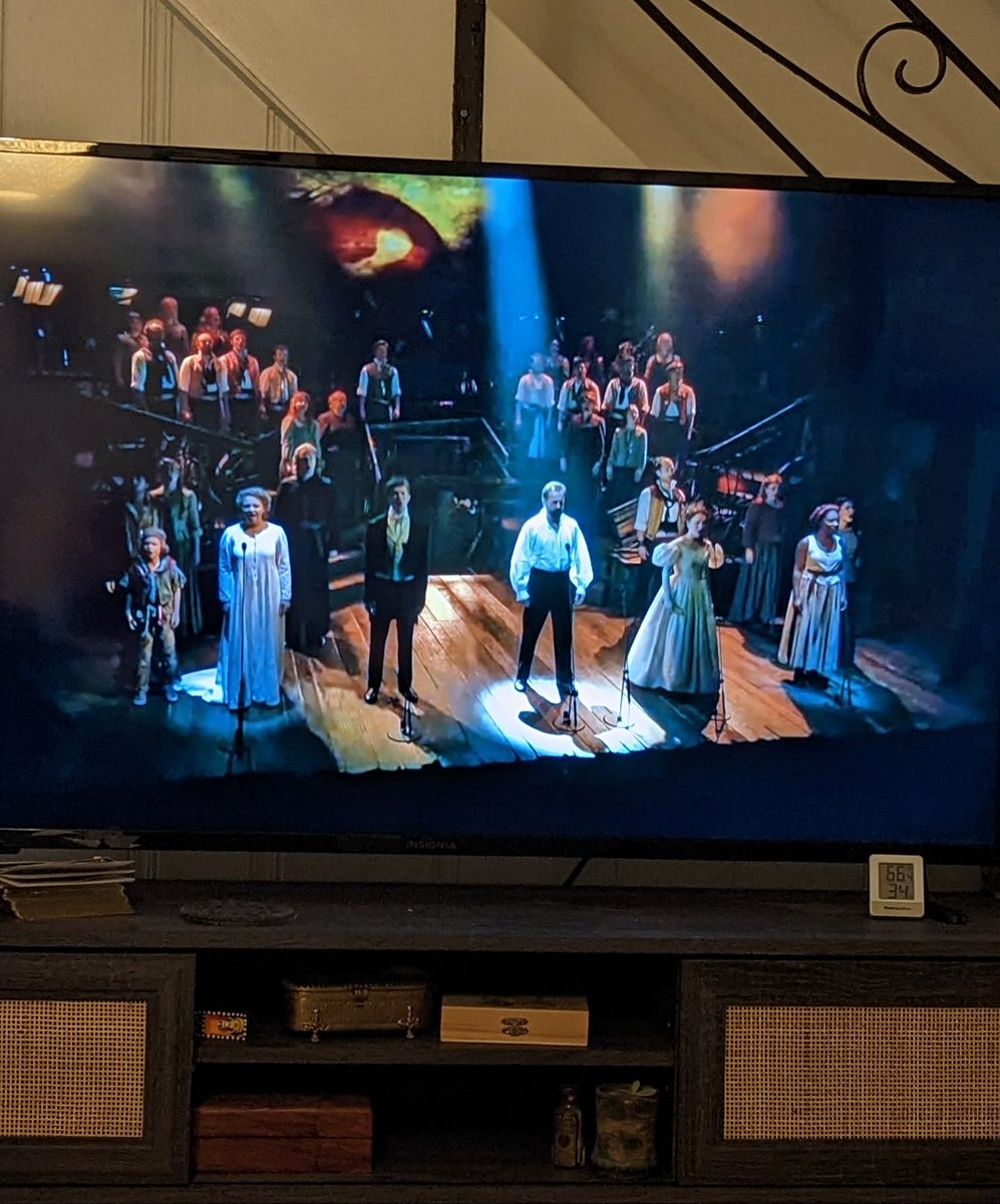 ｅｉｌｅｅｎａｌｏｔ tweet media