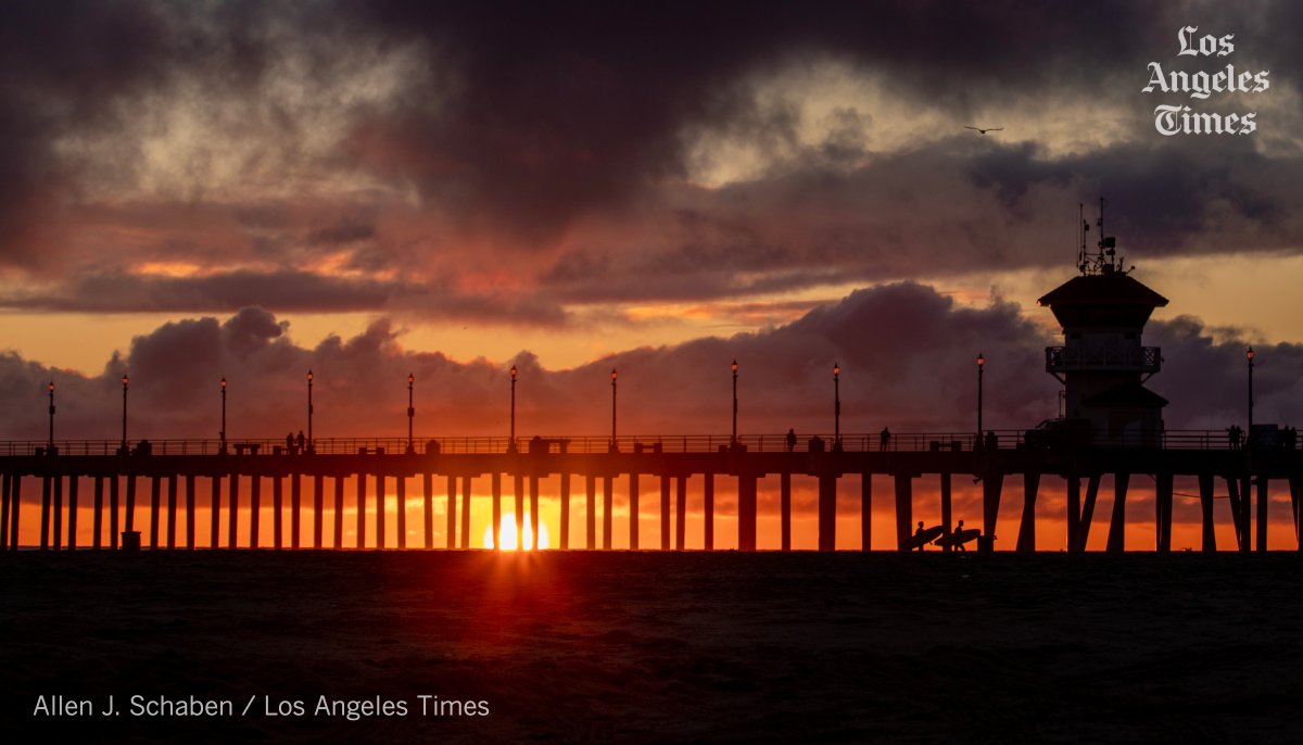 alschaben's tweet photo. A golden reprieve amidst epic storms soaking Southern California #CAwx #HuntingtonBeach @latimes @latimesphotos https://t.co/WbvPMjJlFB