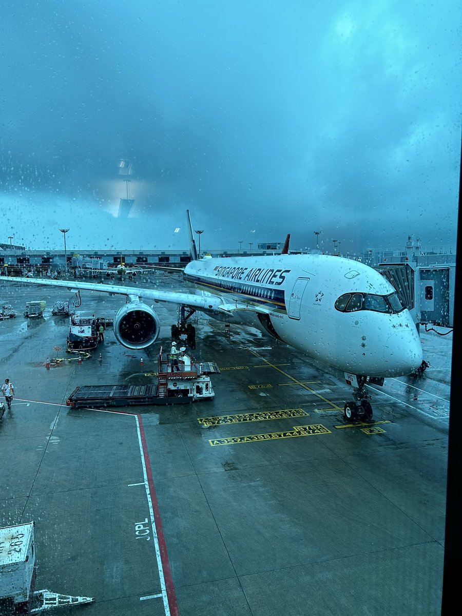 82otoko's tweet photo. 近距離路線でも快適なシンガポール航空、牛肉ヌードルも美味しくいただきました。 https://t.co/fGe0mBS5QK