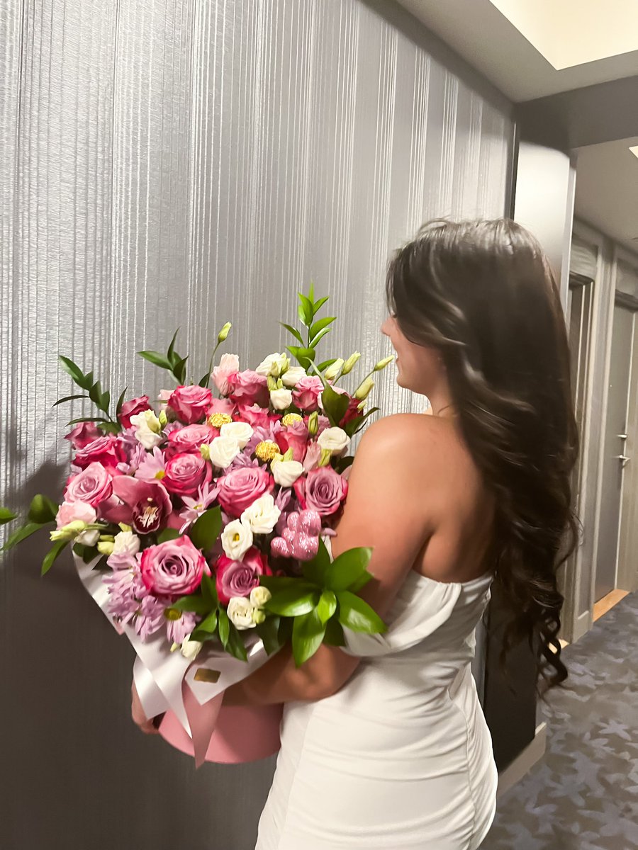 getupandglowpod's tweet photo. Receiving flower bouquets > https://t.co/QvtjsG1MOm