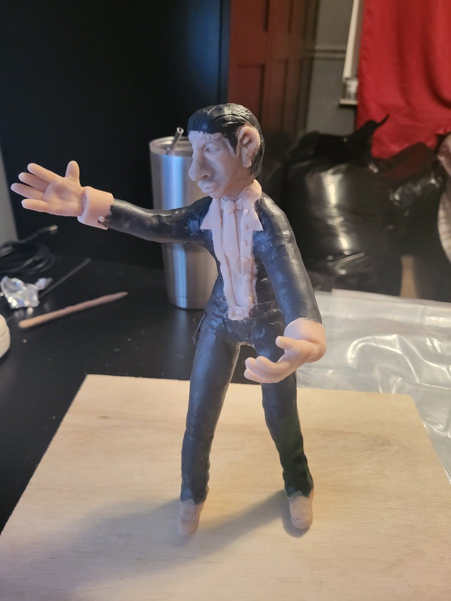 EmberRoseLion's tweet photo. Tryna work on this sculpture and I'm just suffering cause I've never worked with clay before https://t.co/QzzDzLmSTR
