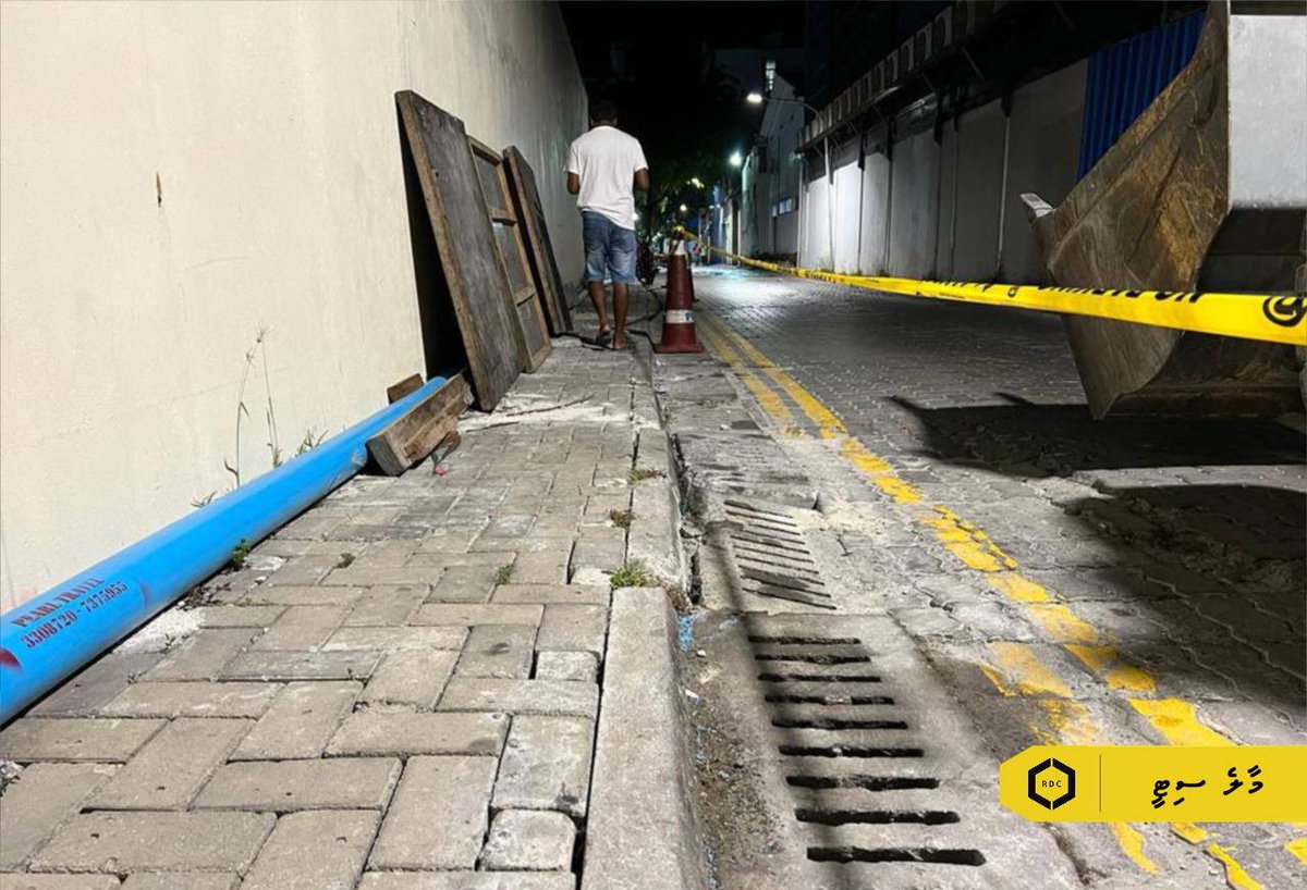 rdcmaldives's tweet photo. އަމީނީމަގު ސެގްމެންޓް 5 ގެ މަސައްކަތްތައް ފެށުމަށް ކޮއިމަލާ ހިނގުން ބަންދު ކުރަންޖެހޭތީ އެމްޓީސީސީގެ ބަހުގެ ޚިދުމަތަށް ފަސޭހަ ވާނޭހެން އައިމިނާރަނި ހިނގުން ރީޕޭވް ކުރުމުގެ މަސައްކަތް ކުރިއަށްދަނީ.

#TeamRDC https://t.co/AHHIeE1e4g